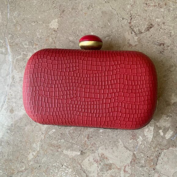 URBAN EXPRESSIONS Red Croco Embossed Vegan Leather Clutch - Picture 1 of 6